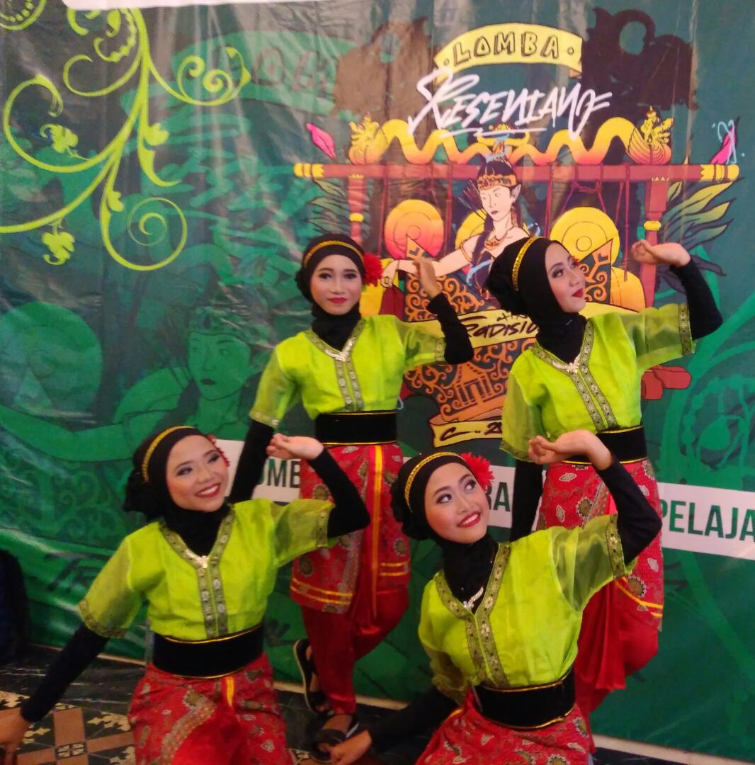 Mengikuti Lomba Kesenian Tradisional di JCM